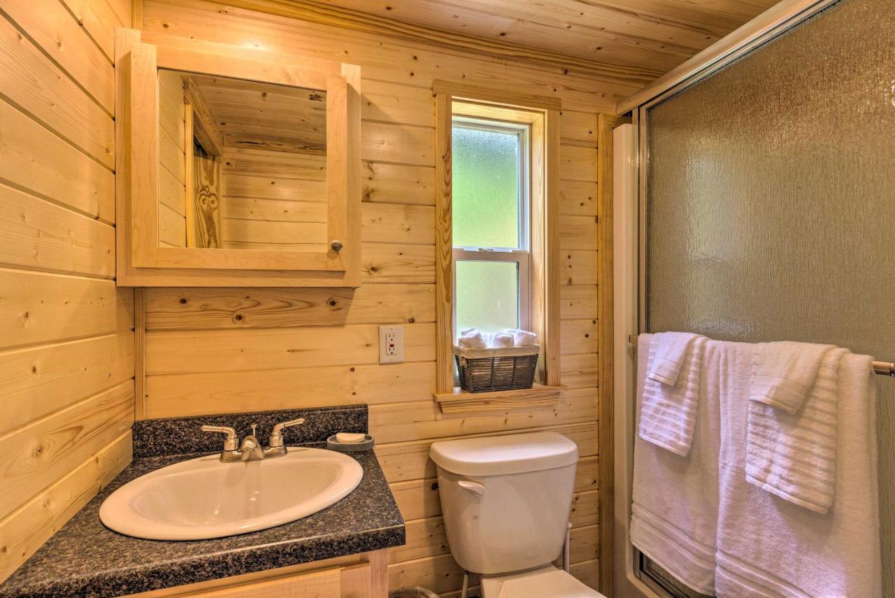 Quaint Mtn Cabin Tiny Living Near Big Adventure Brevard Exterior foto